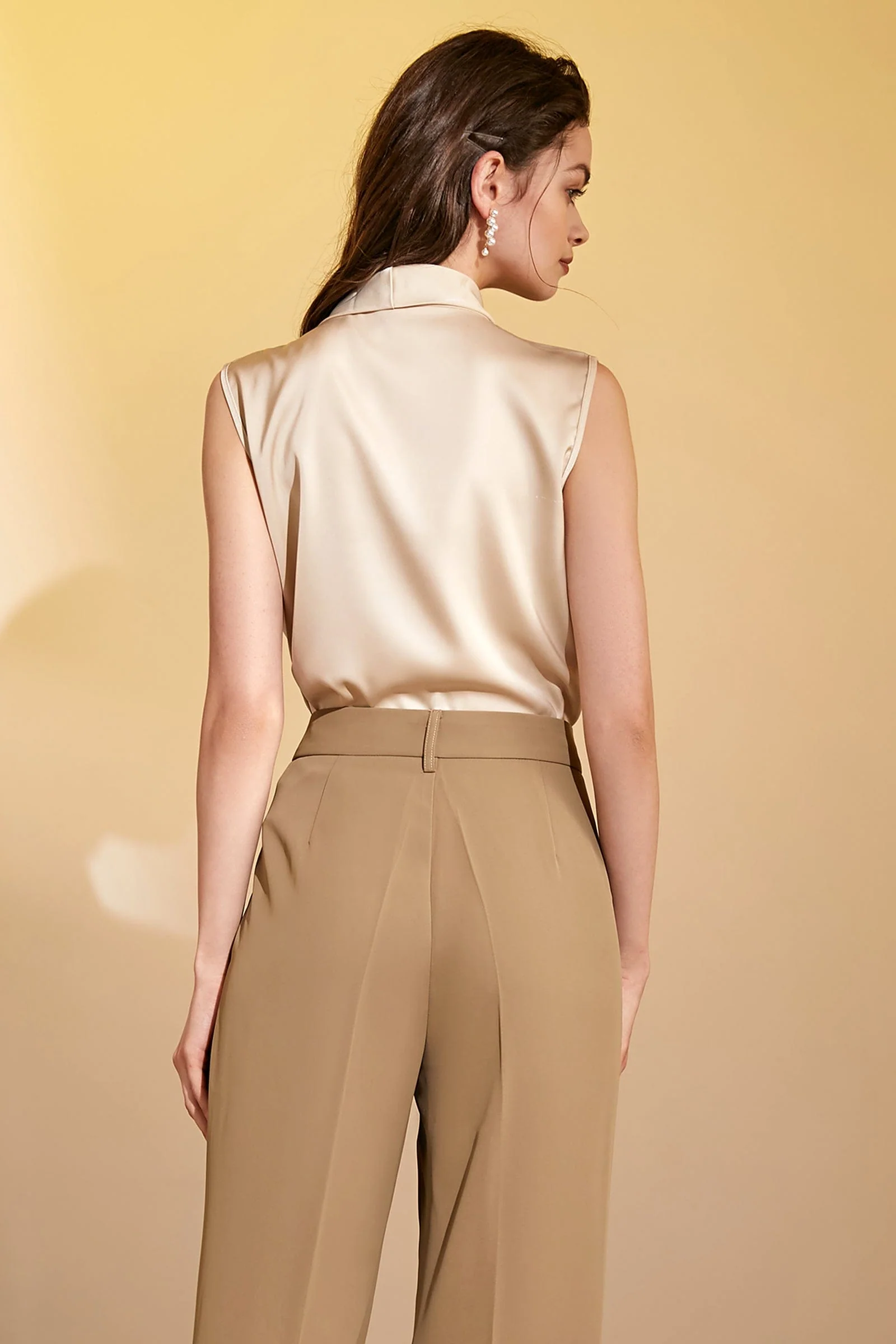 Antique White Satin Sleeveless Blouse - Image 3