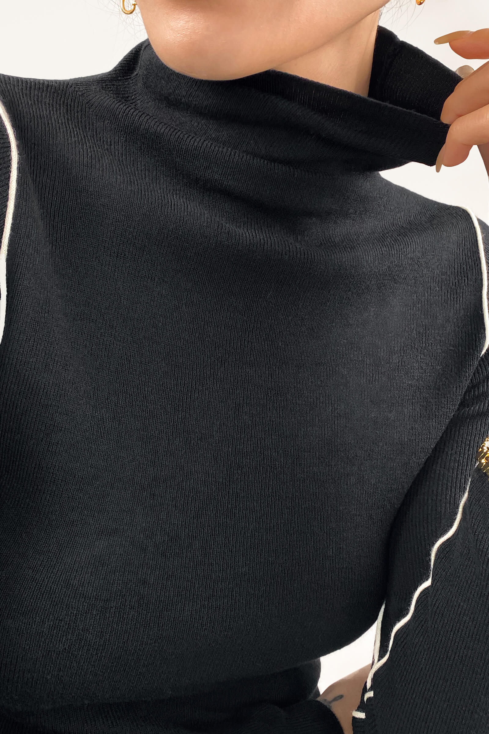 Black Cashmere-Blend Contrast Trim Turtleneck Sweater - Image 2