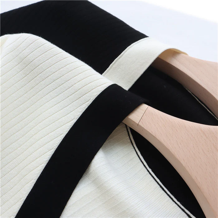 V-neck Button-front Closures Long Sleeves Cardigan - Image 6