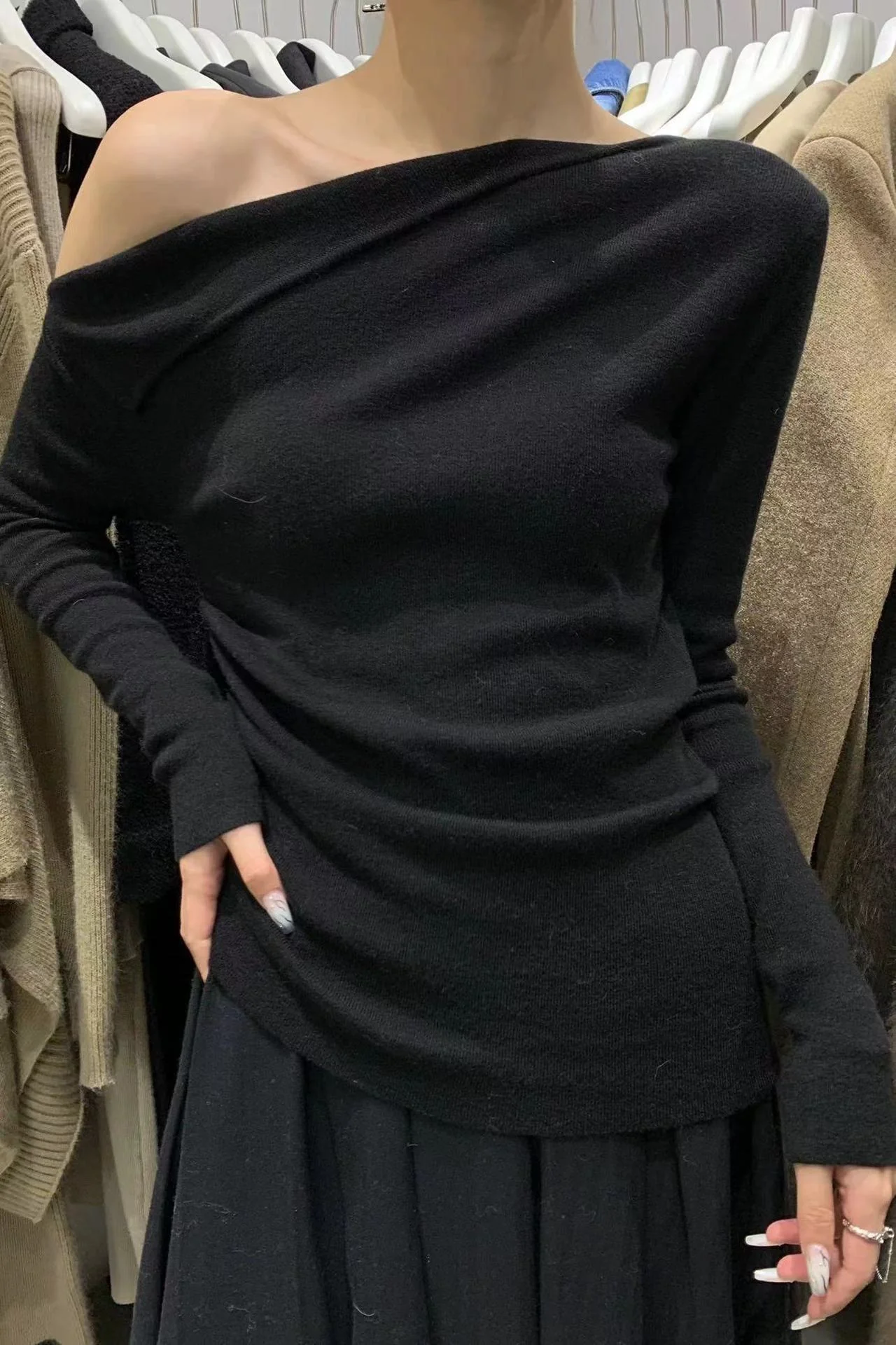 One Shoulder Ribbed Knit Top - Image 7