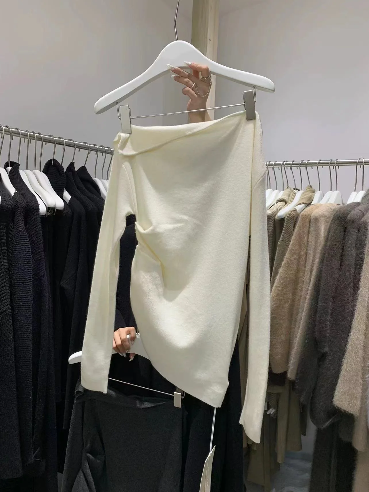 One Shoulder Ribbed Knit Top - Image 8