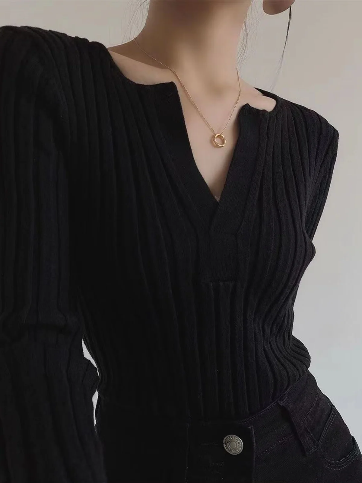Solid Textured V-neck Knit Top - Image 8