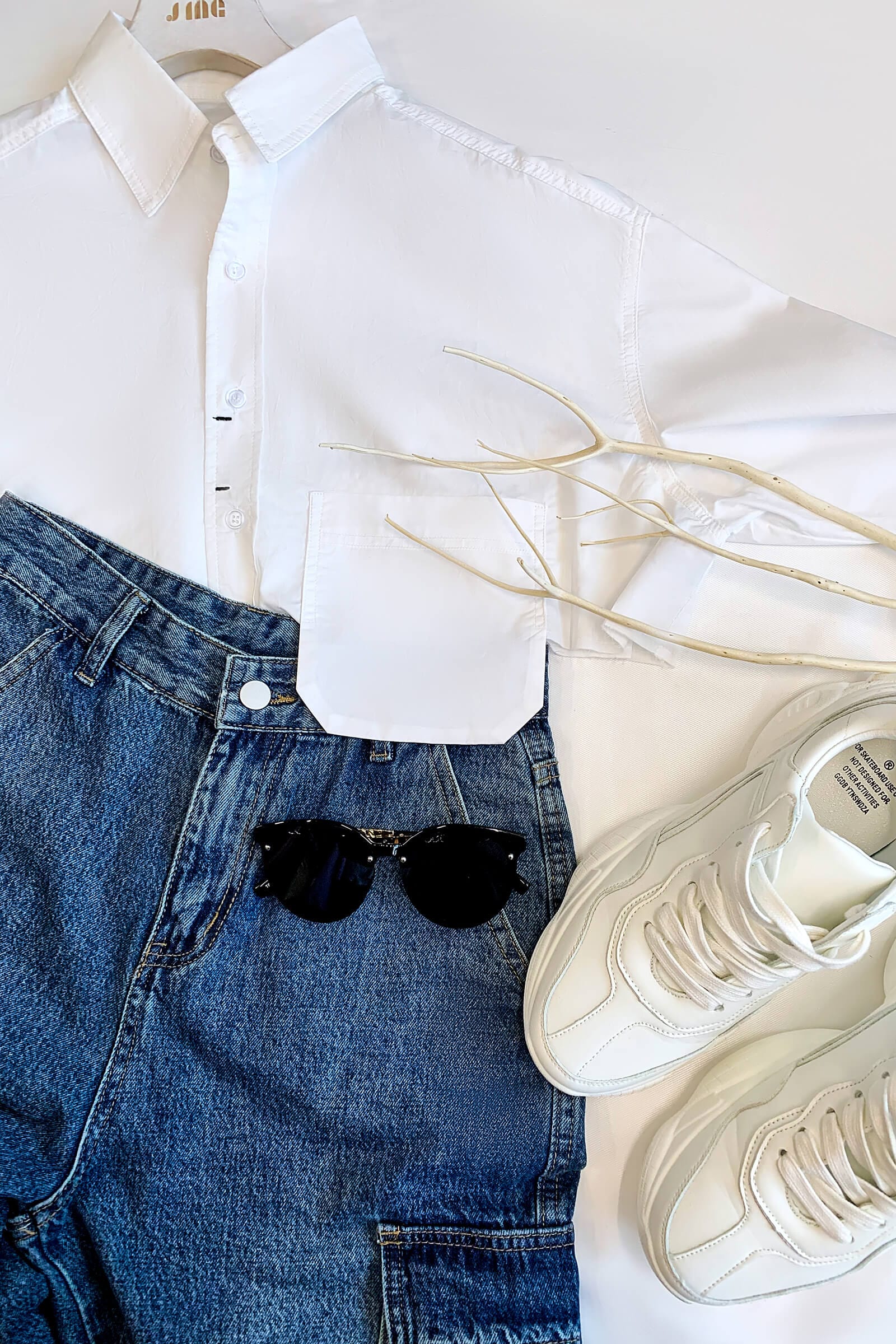 White Pocket Detail Cropped Shirt - Image 12